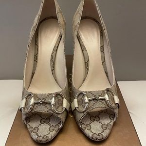Authentic Gucci peep toe pump size 7.5